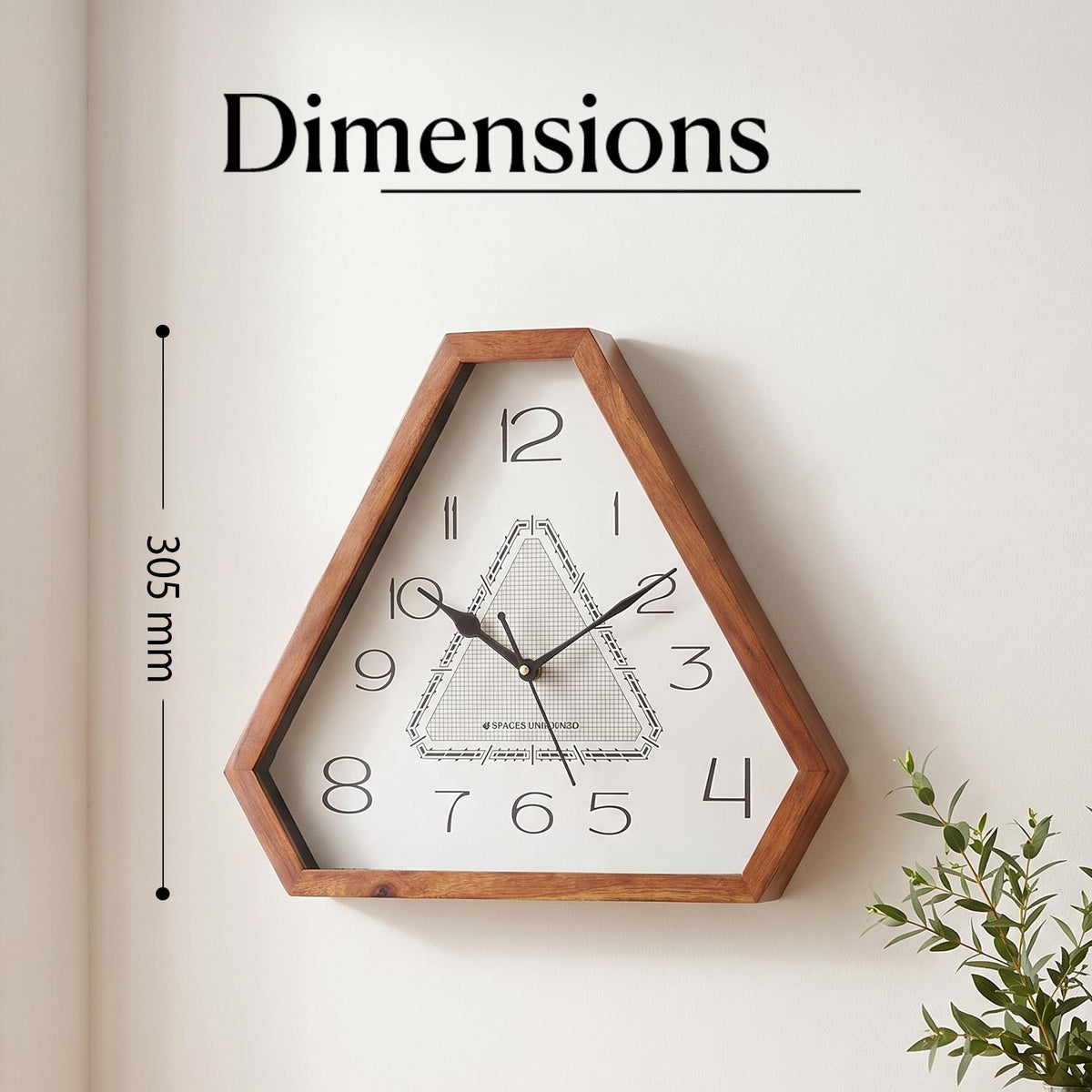 Close-up of the fine grid triangle and stepped border on an art deco wall clock dial