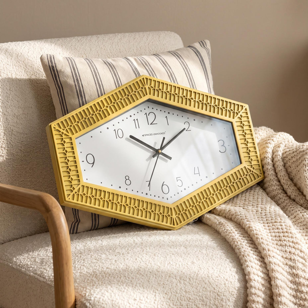 Close-up of the yellow frame carved with a repeating scale pattern