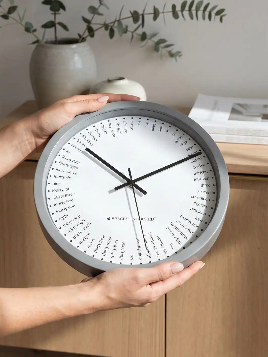 Hand Holding Wall Clock - Lightweight Silent Wall Clock for Home Decor