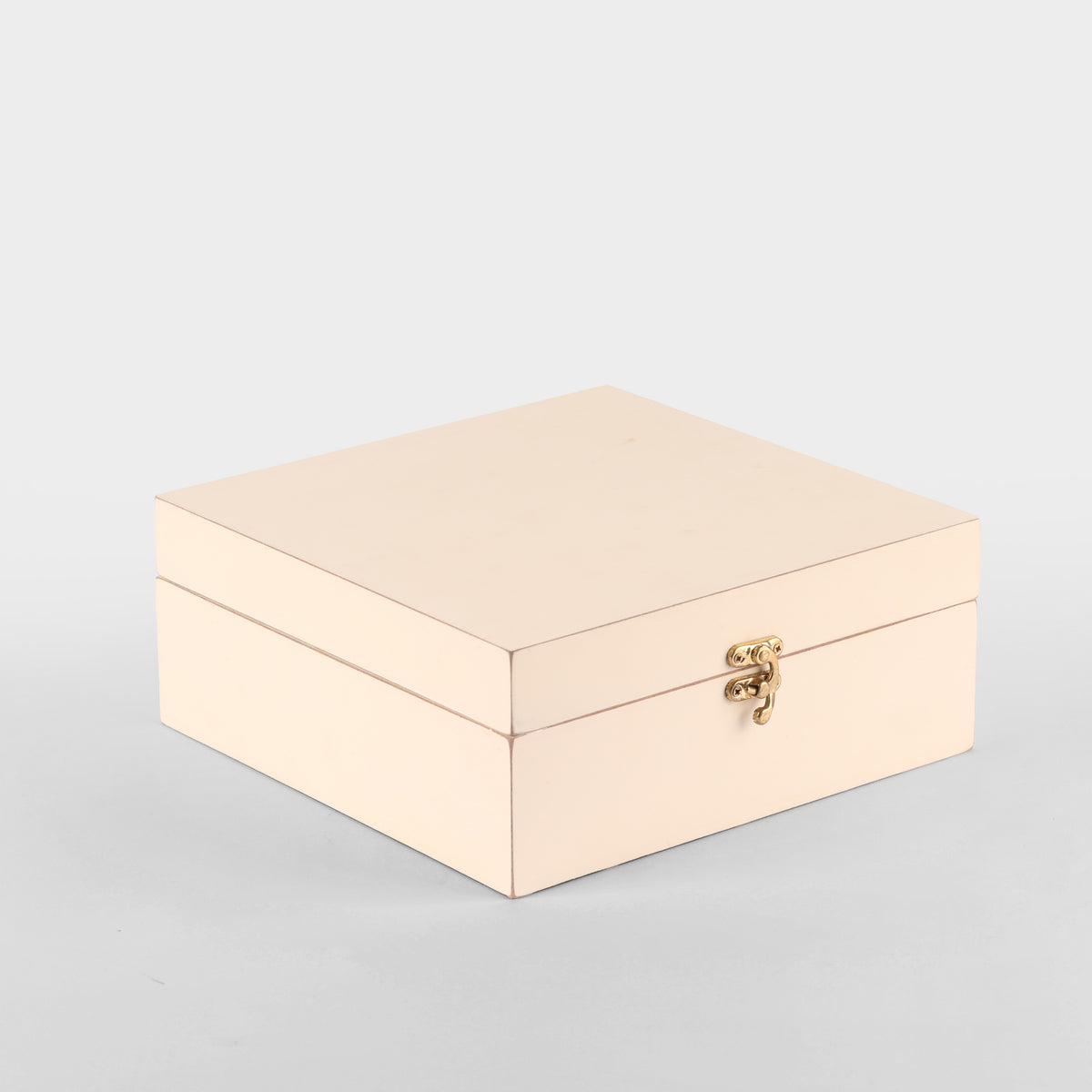Beige jewelry box 
