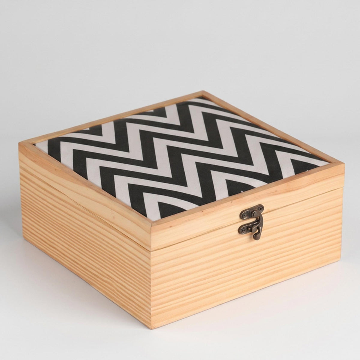 Wooden box for jewellery 